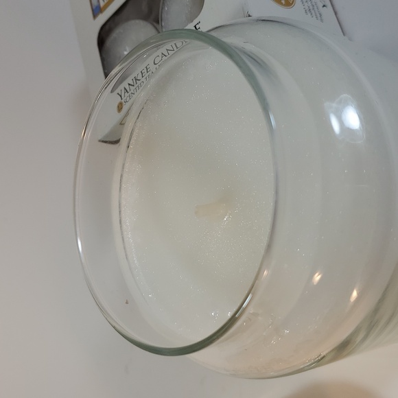 Yankee Candle "White Christmas" Bundle - Picture 5 of 5
